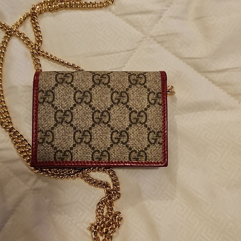 Gucci Beige GG Canvas Mini Chain Wallet with Red Trim and Gold Hardware - Picture 3 of 5